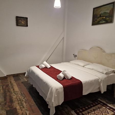 Ullysses Guest House Braşov Exteriör bild